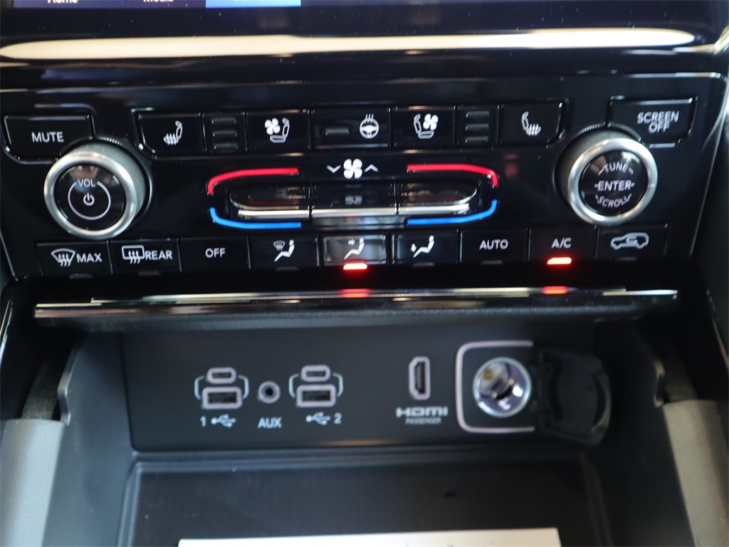 2023 Jeep Grand Cherokee Overland photo 11