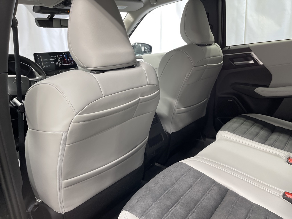 2025 Mitsubishi Outlander SE photo 21