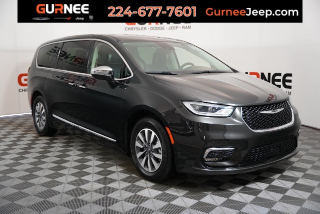 2023 Chrysler Pacifica Hybrid Limited's photo