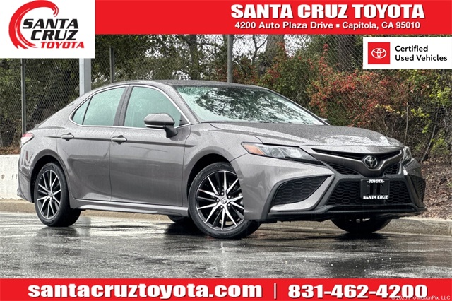 2023 Toyota Camry SE's photo