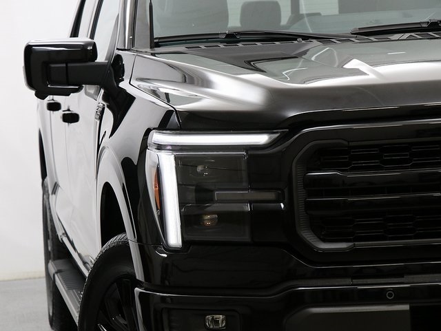 2025 Ford F-150 Lariat photo 4
