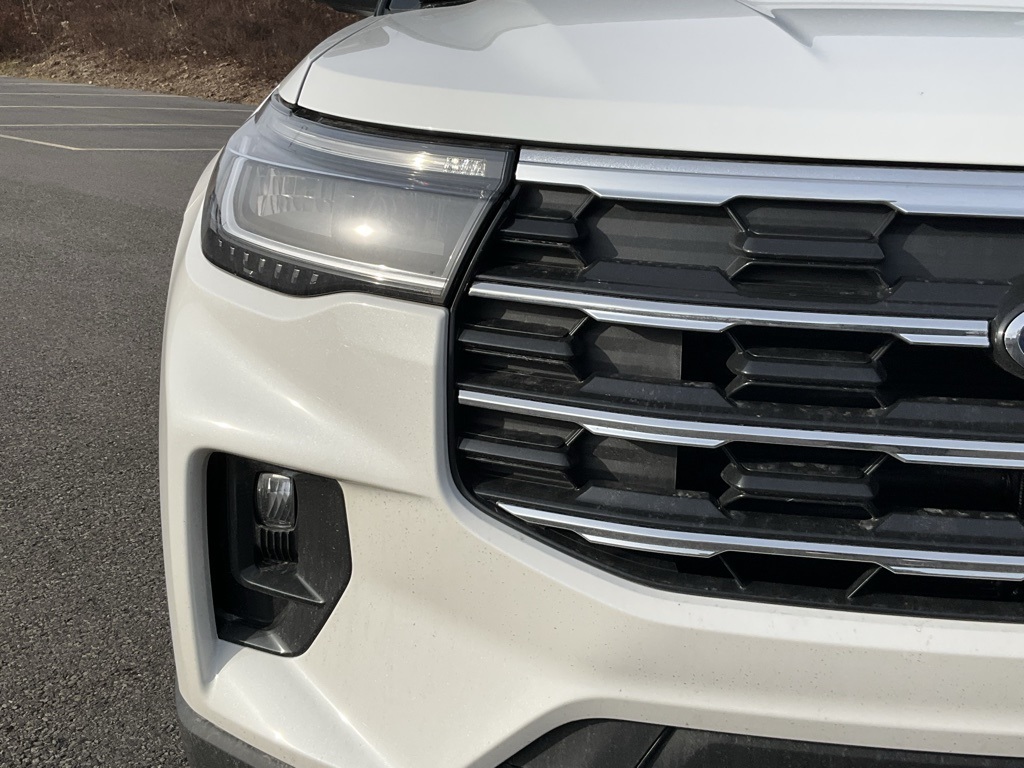 2026 Ford Explorer photo 2