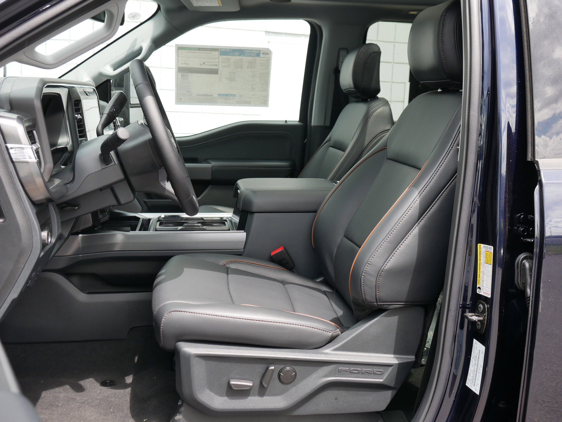 2025 Ford F-350 Lariat photo 2
