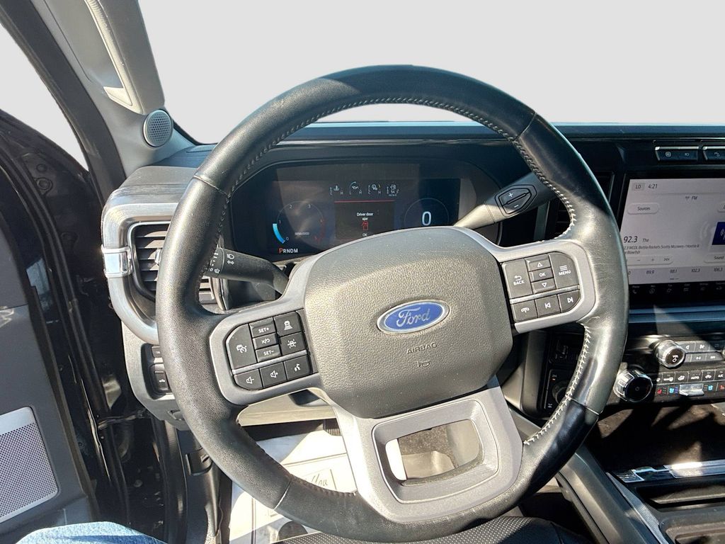 2023 Ford F-250 Lariat photo 11