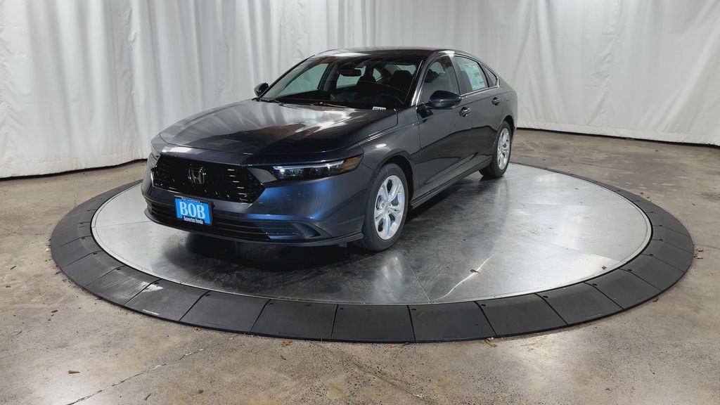 2025 Honda Accord LX photo 4