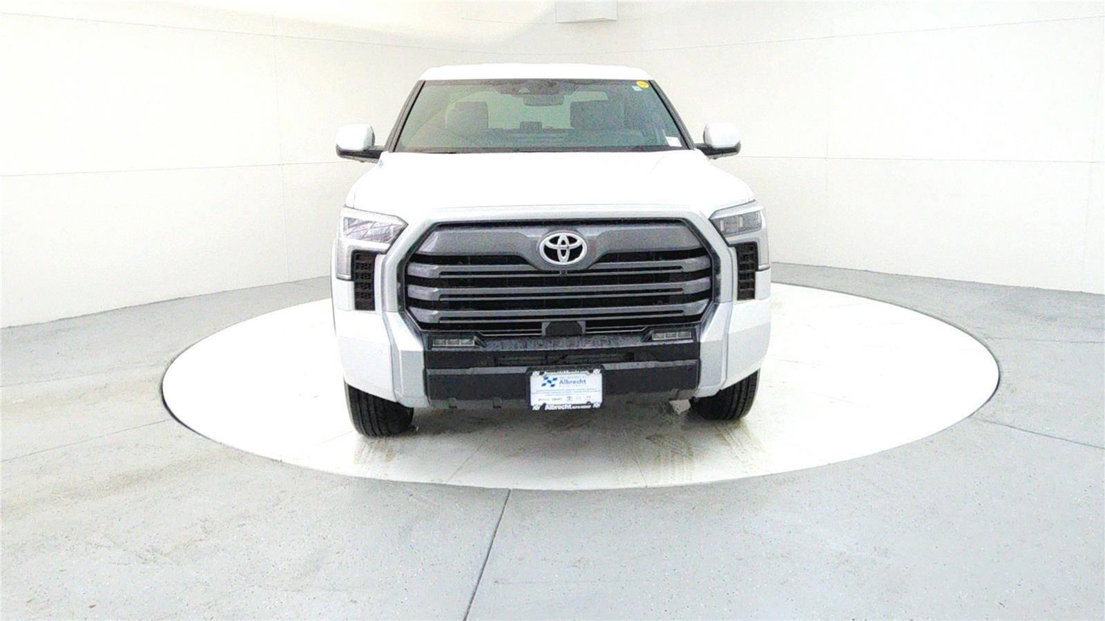 2025 Toyota Tundra Limited CrewMax photo 8
