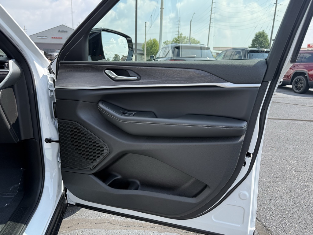 2025 Jeep Grand Cherokee Limited photo 27