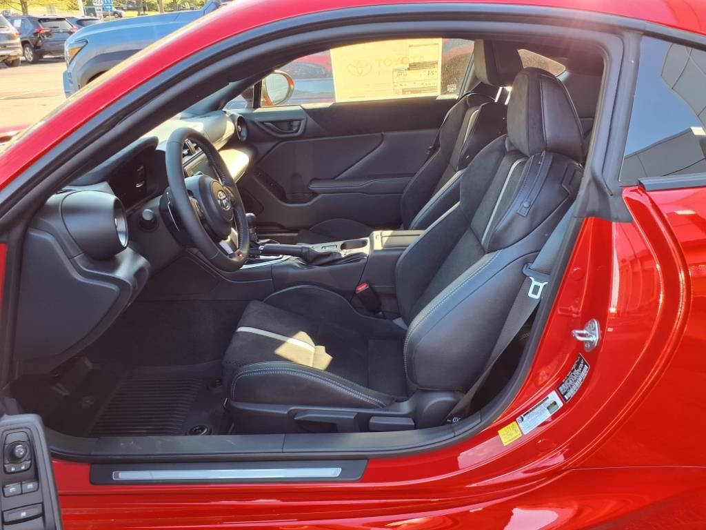 2025 Toyota GR86 Premium photo 4