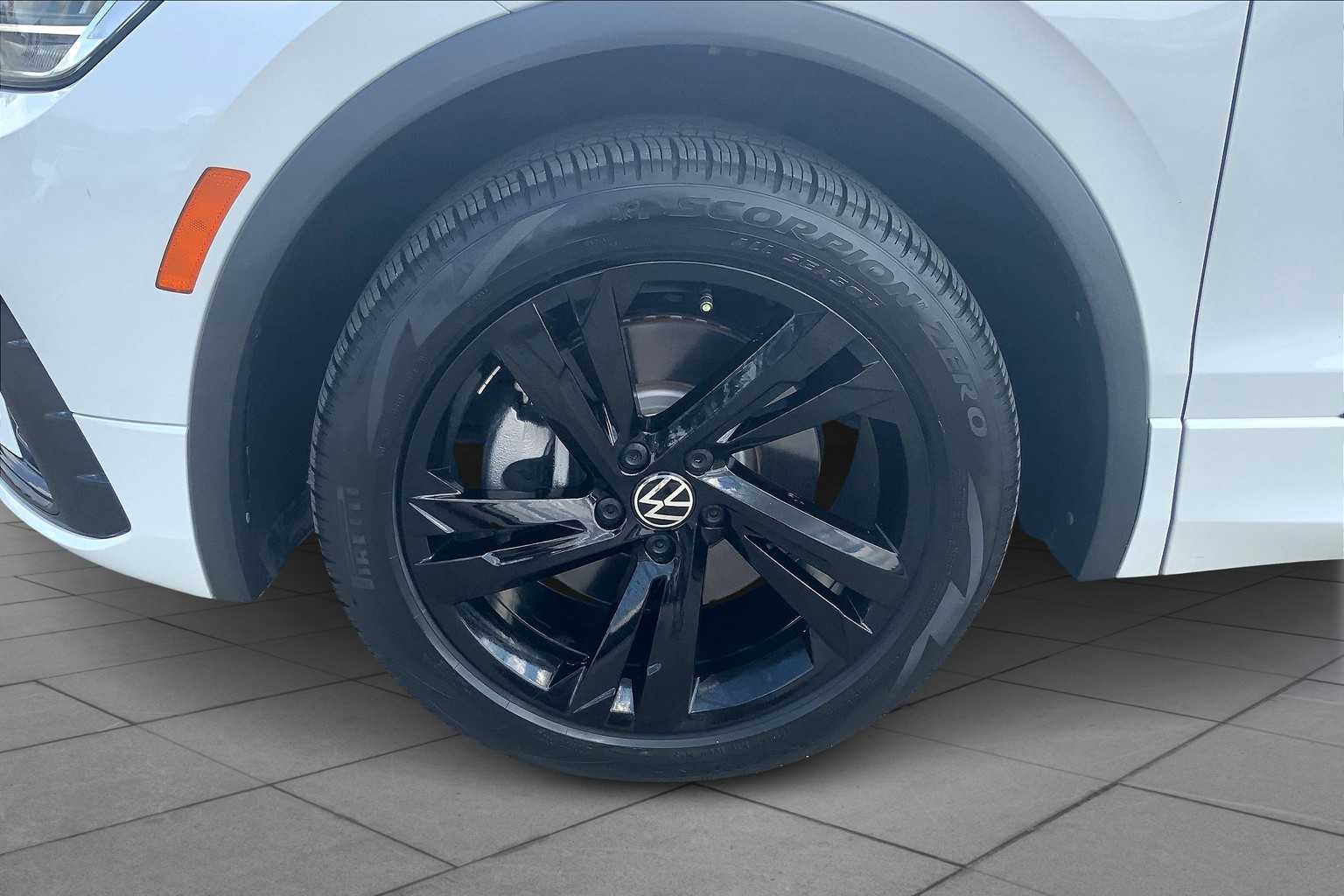 2024 Volkswagen Tiguan SE R-Line Black photo 10