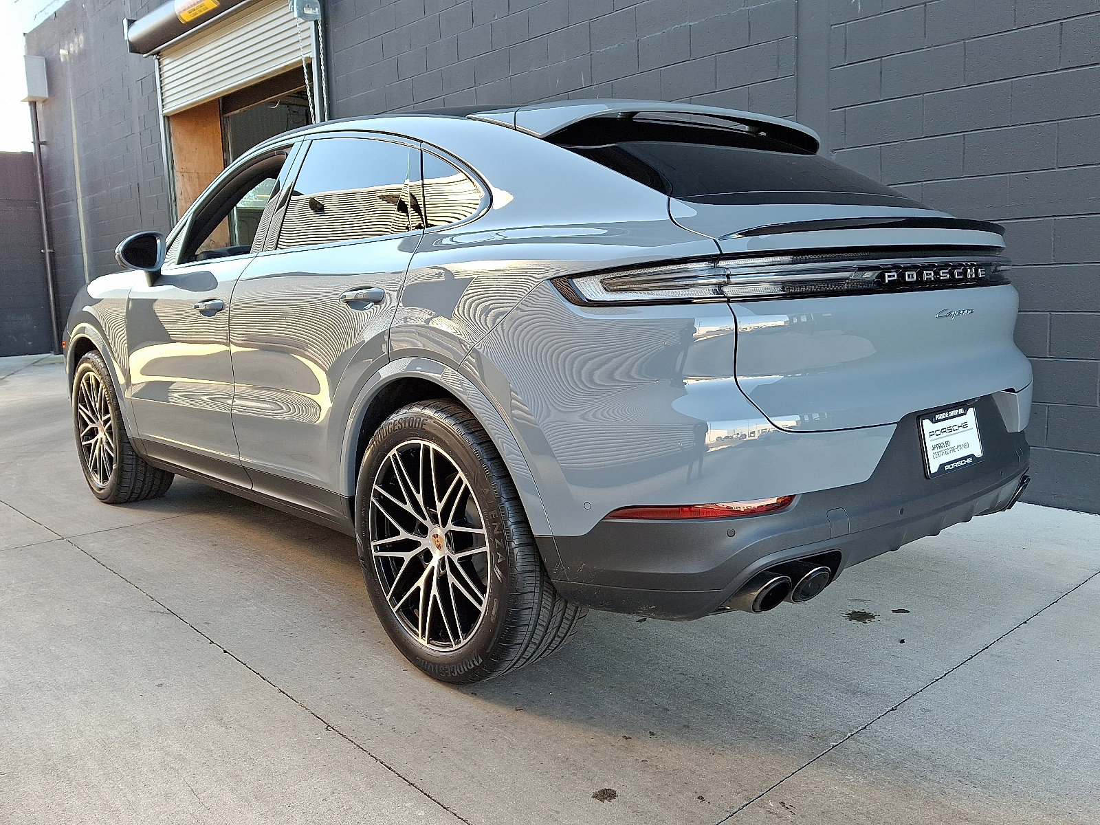 2025 Porsche Cayenne Coupe photo 3