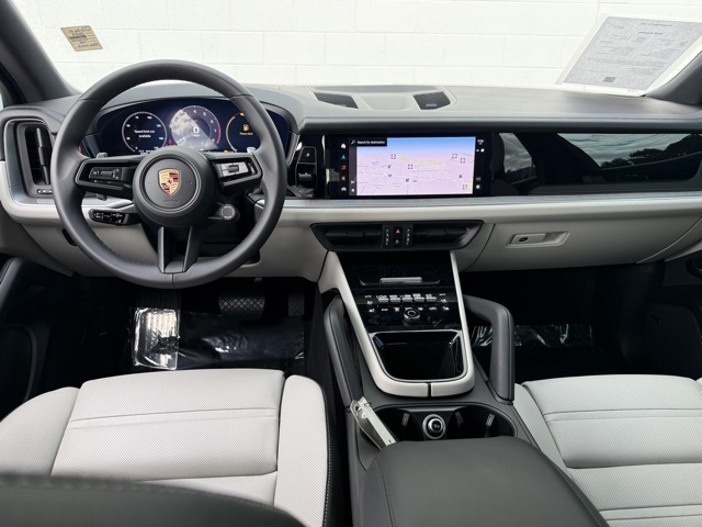 2025 Porsche Cayenne Base photo 13