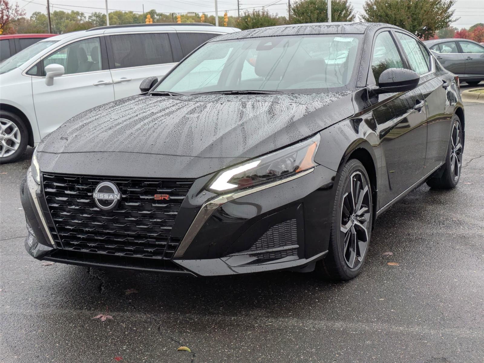 2025 Nissan Altima SR's photo