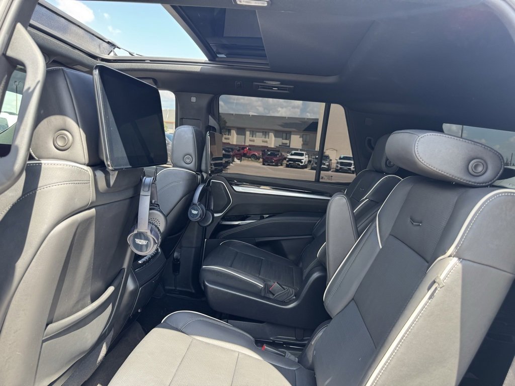 2025 Cadillac Escalade Sport photo 2