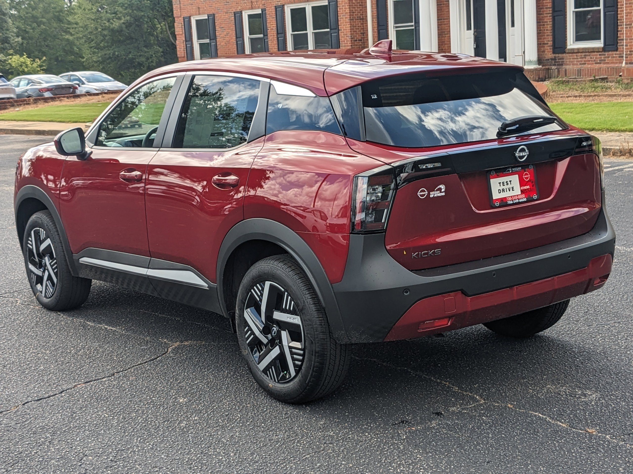2025 Nissan Kicks SV photo 2