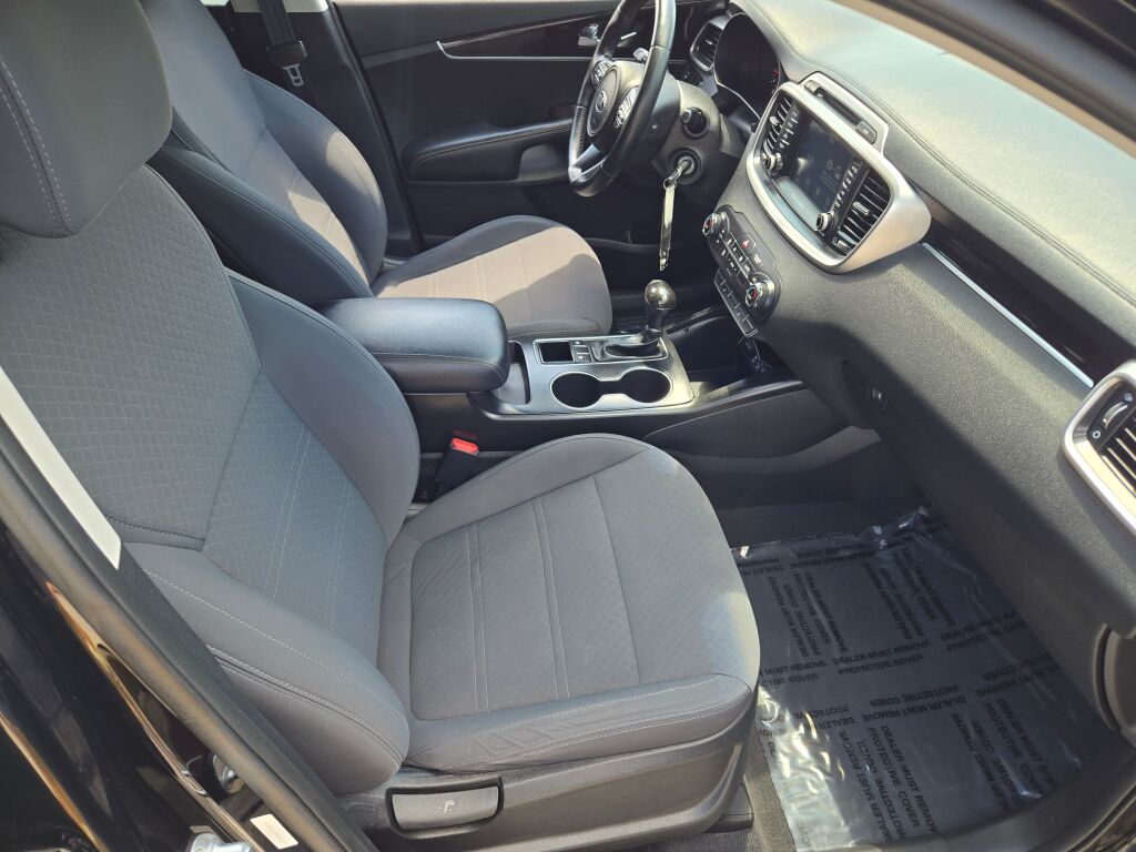2017 Kia Sorento LX photo 3