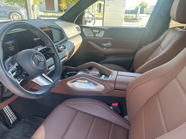 2024 Mercedes Benz GLS 450 4MATIC photo 3