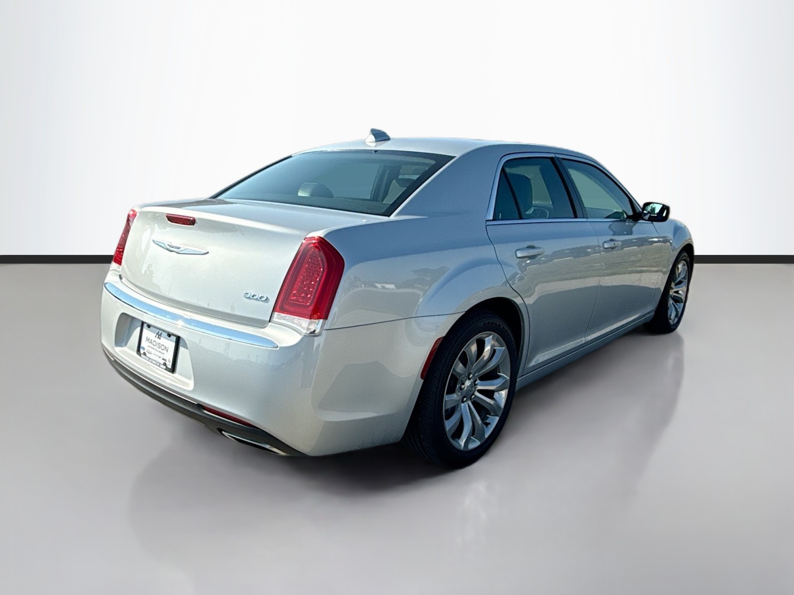 2019 Chrysler 300 Touring photo 5