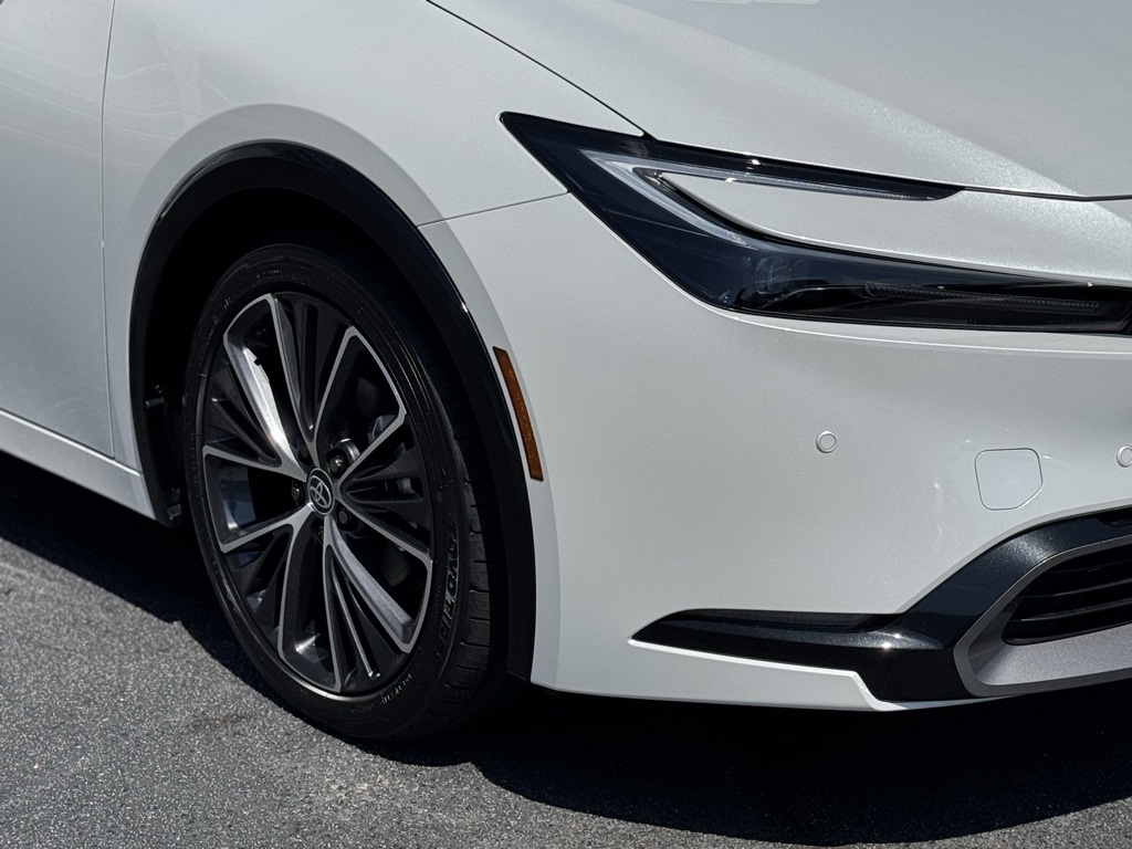 2025 Toyota Prius XLE photo 2