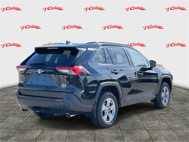 2022 Toyota RAV4 XLE photo 3