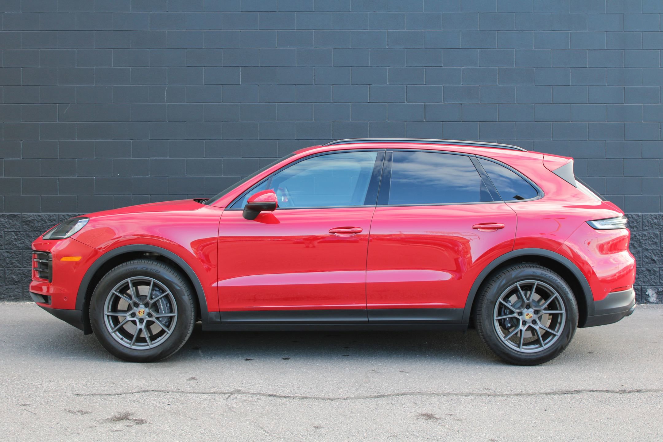 2024 Porsche Cayenne photo 2