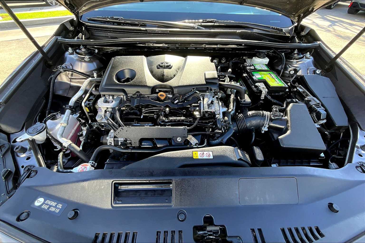 2020 Toyota Camry SE photo 28