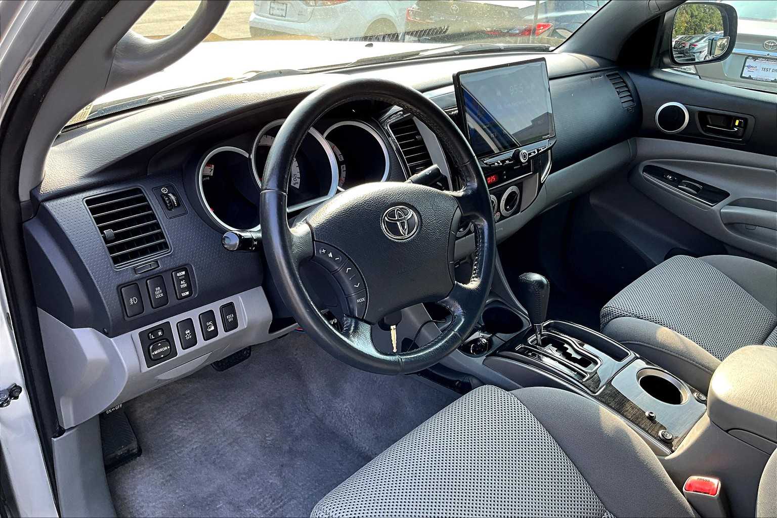 2011 Toyota Tacoma photo 15