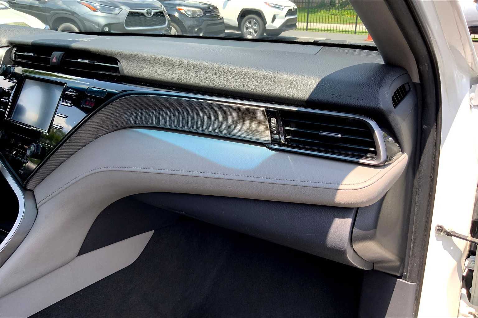 2019 Toyota Camry SE photo 15