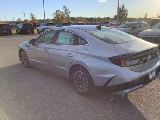 2026 Hyundai Sonata Hybrid Limited photo 3