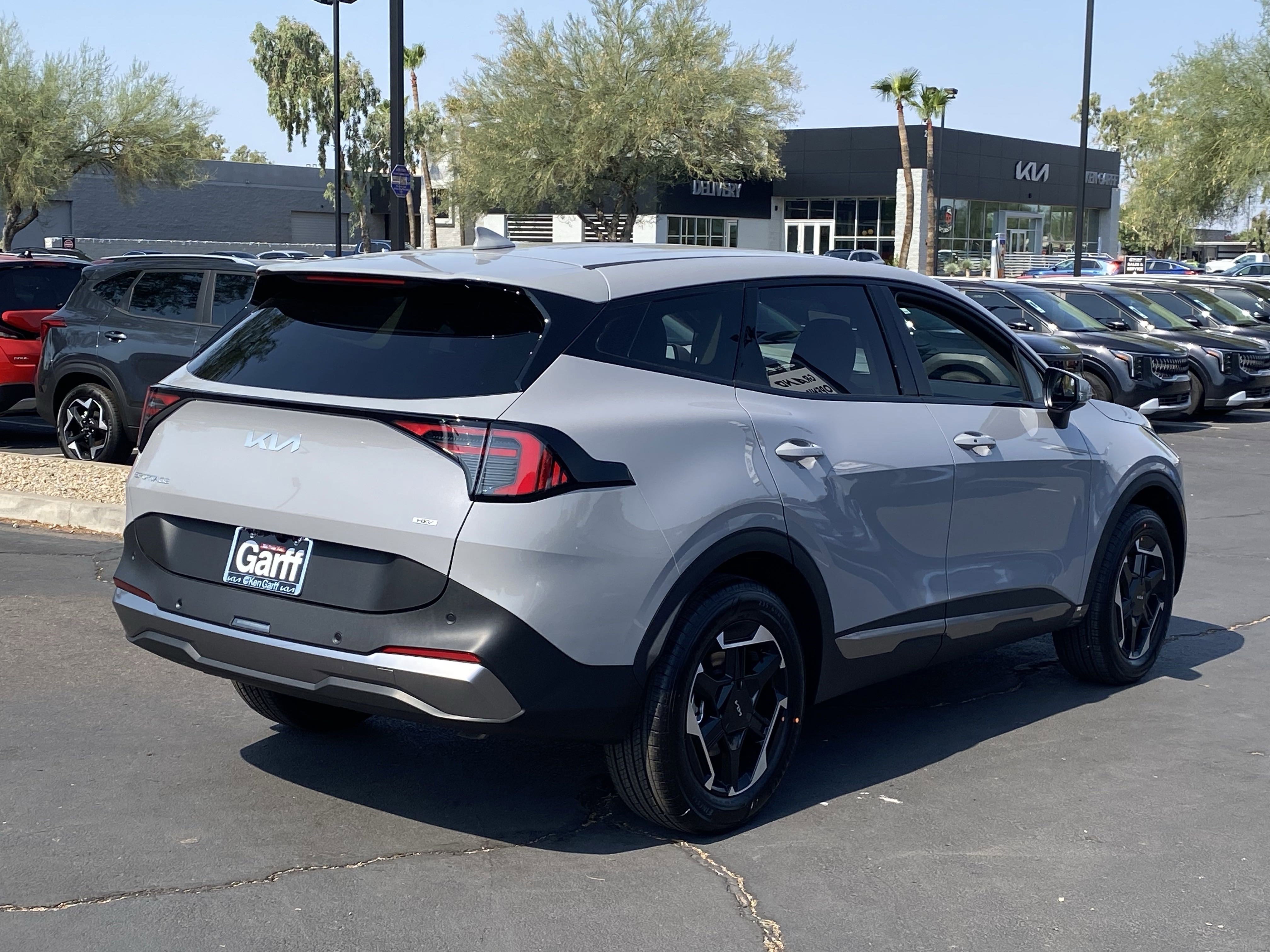 2026 Kia Sportage Hybrid S photo 4