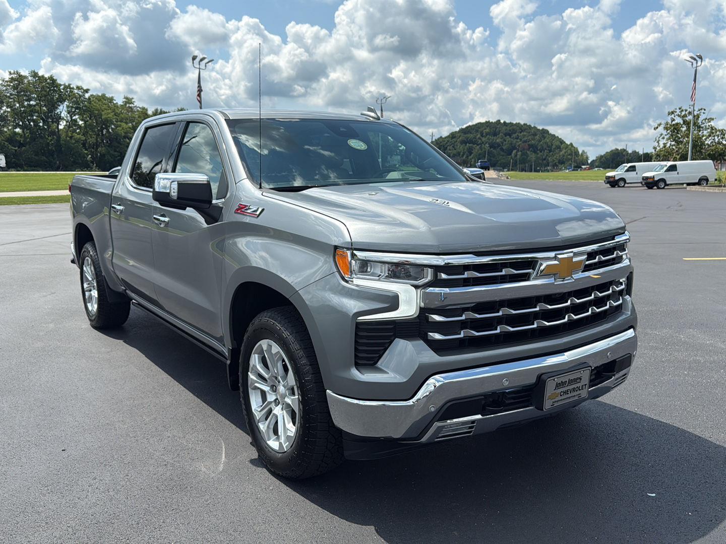 2024 Chevrolet Silverado 1500 LTZ photo 2