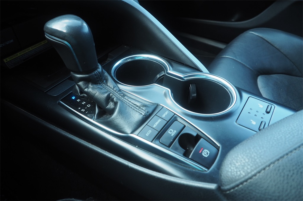 2019 Toyota Camry XSE photo 11