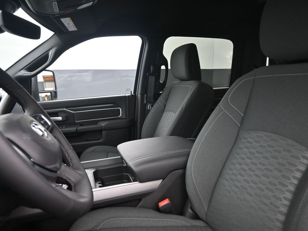 2025 Ram 2500 Big Horn photo 28