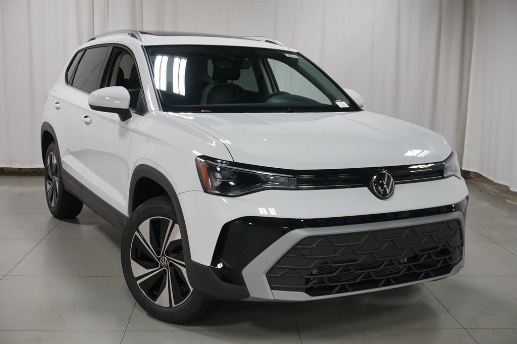 2025 Volkswagen Taos SE photo 3