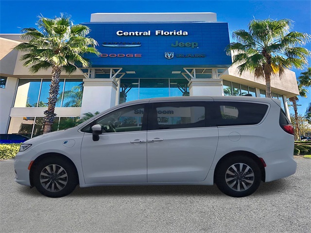 2023 Chrysler Pacifica Hybrid Touring L photo 6