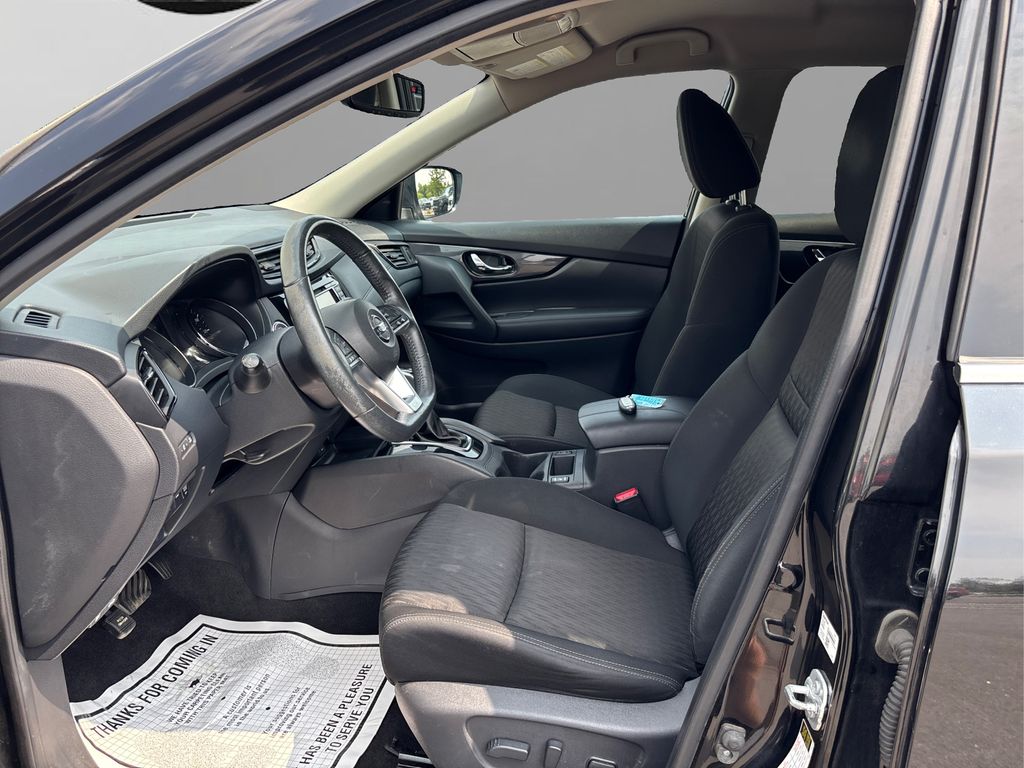 2017 Nissan Rogue SV photo 9