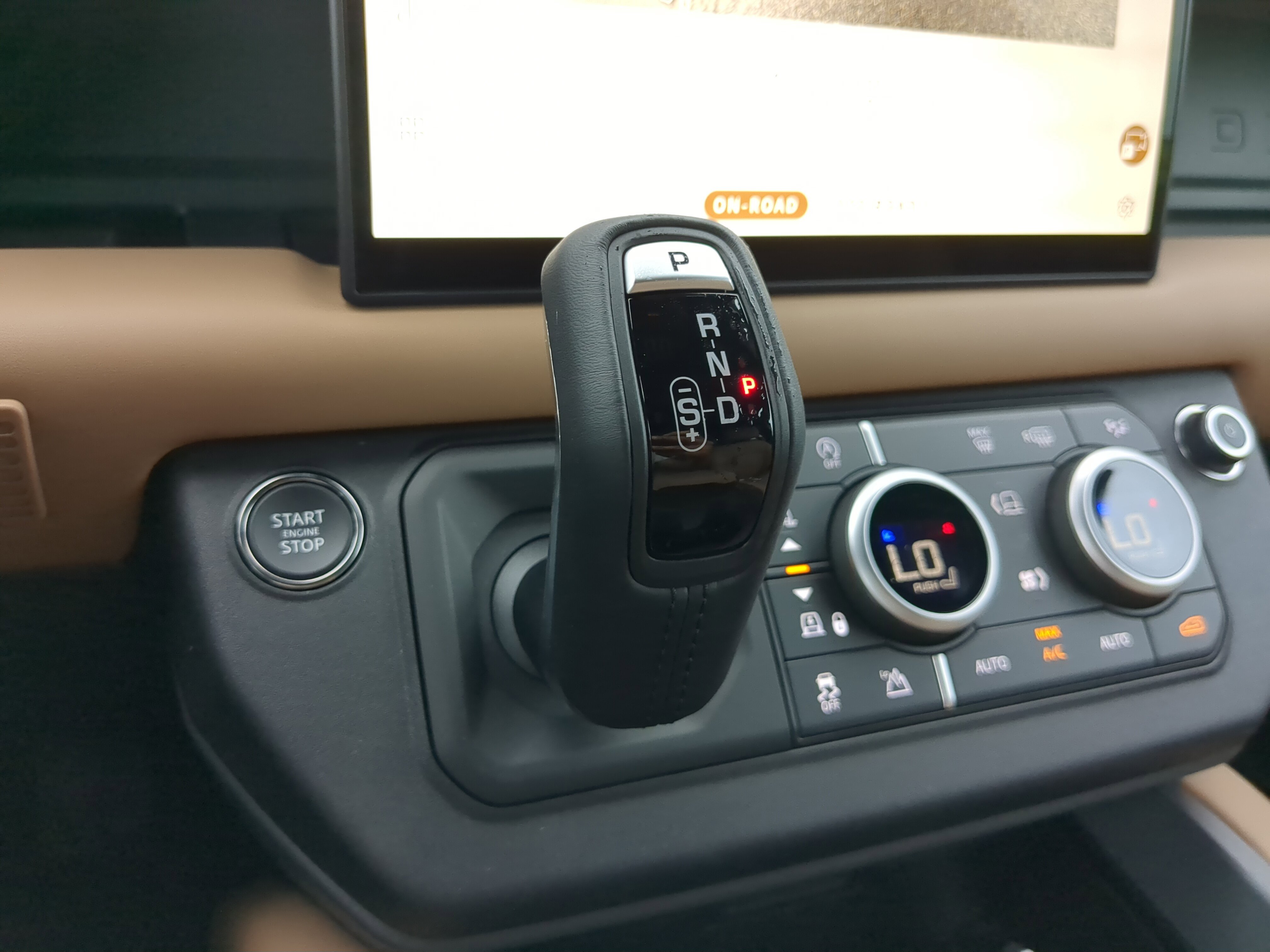 2025 Land Rover Defender 110 S photo 10