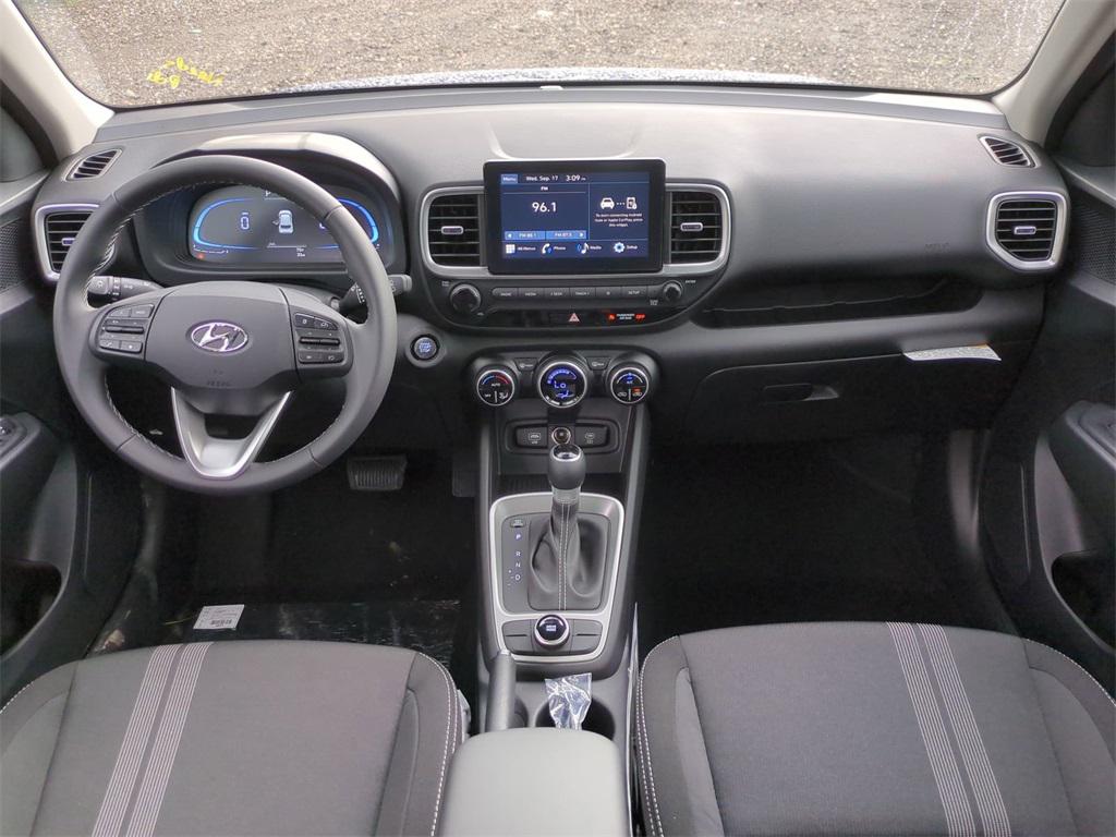 2025 Hyundai Venue SEL photo 12