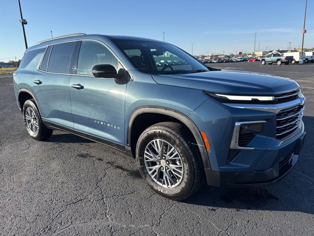 2025 Chevrolet Traverse photo 3