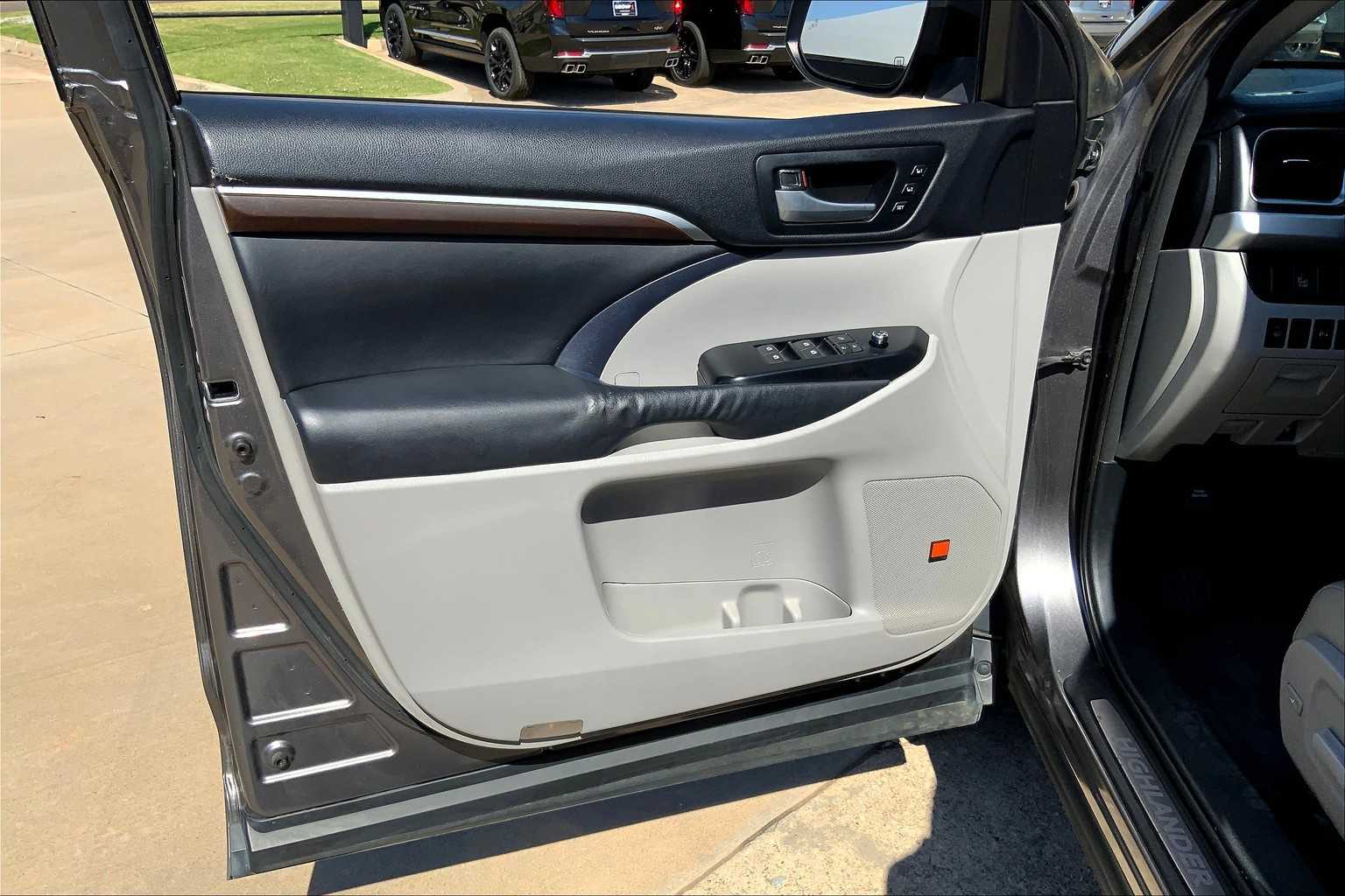 2014 Toyota Highlander Limited photo 18