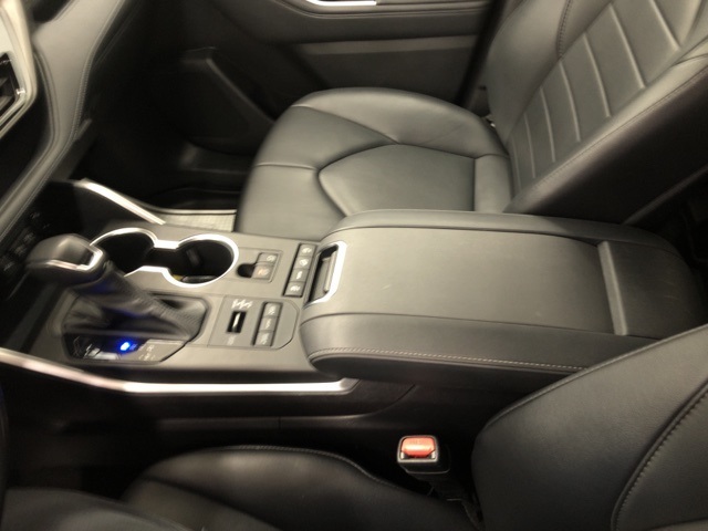 2021 Toyota Highlander XLE photo 23