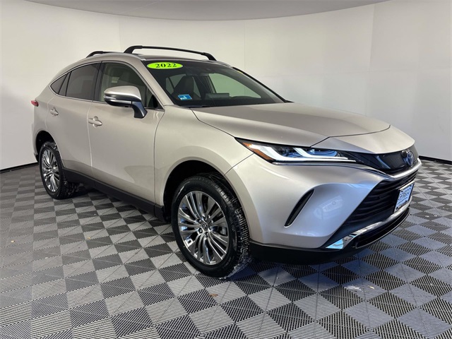 2022 Toyota Venza XLE's photo