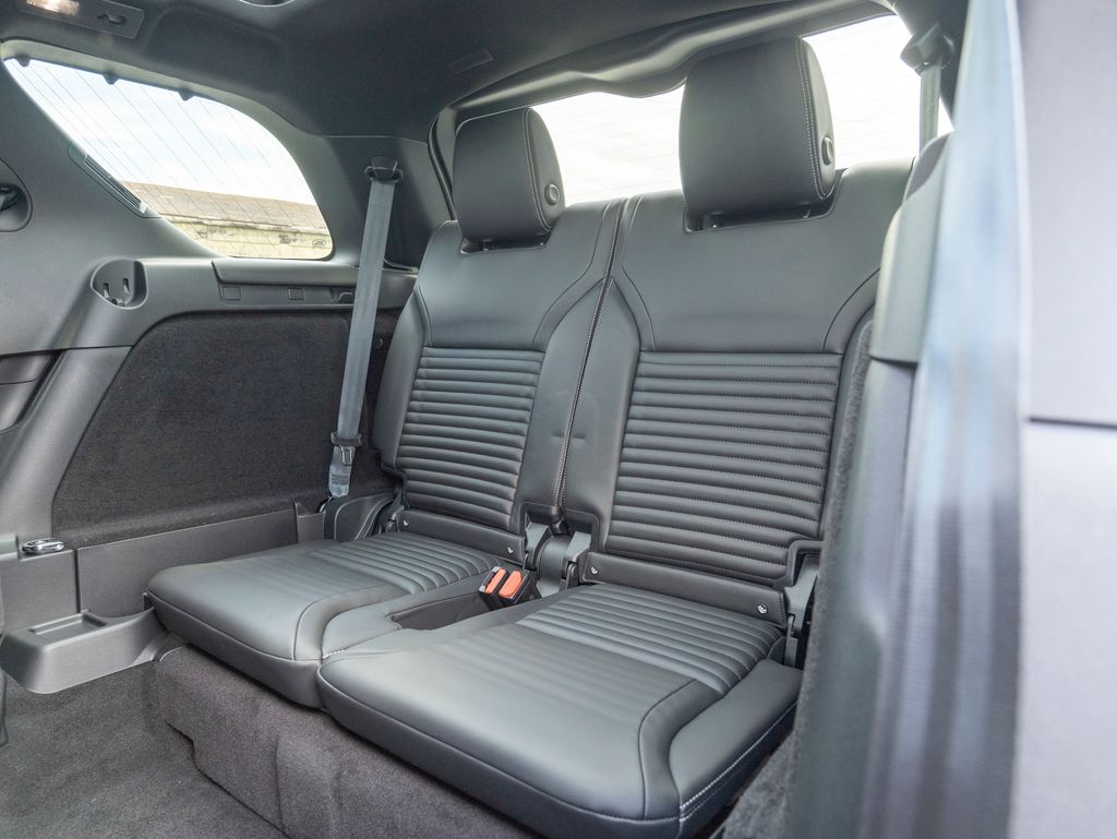 2025 Land Rover Discovery S photo 22