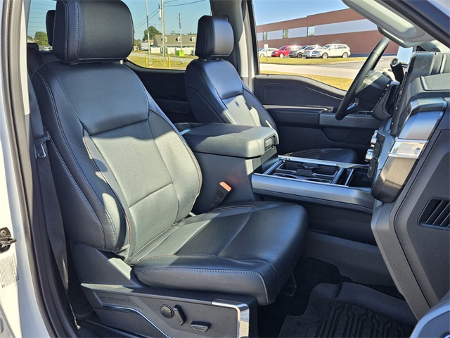 2023 Ford F-250 Lariat photo 16