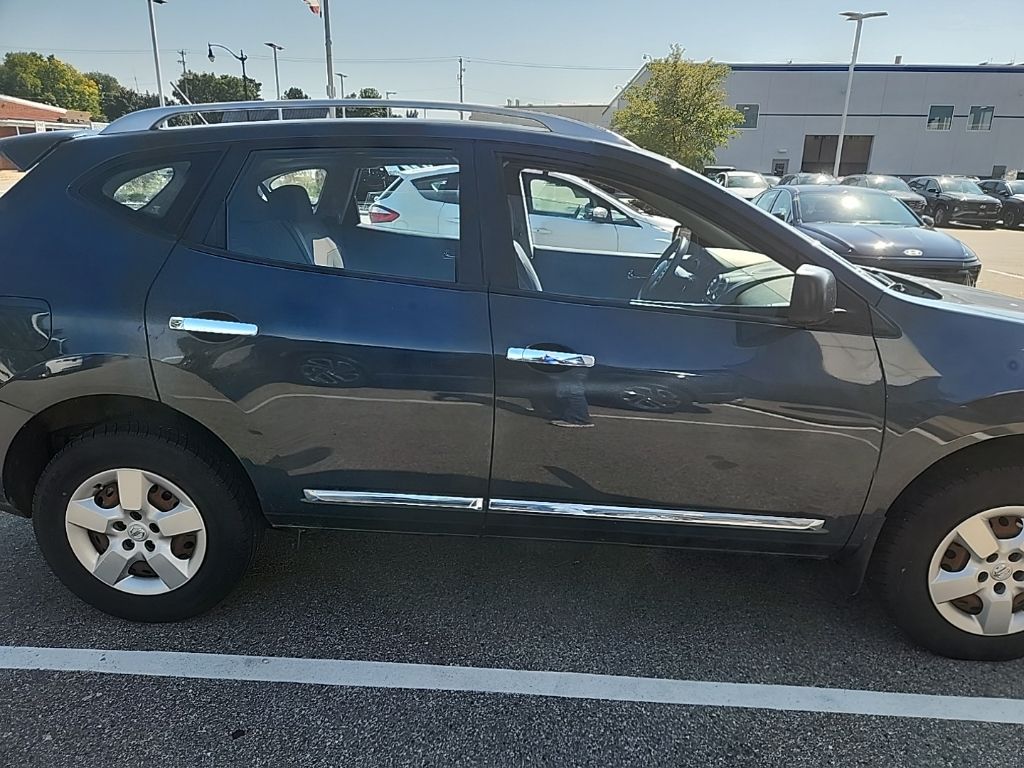 2015 Nissan Rogue Select S photo 2