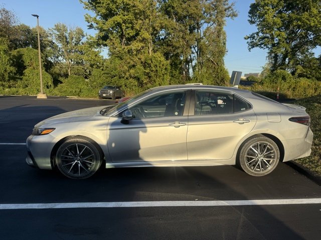 2024 Toyota Camry SE photo 3