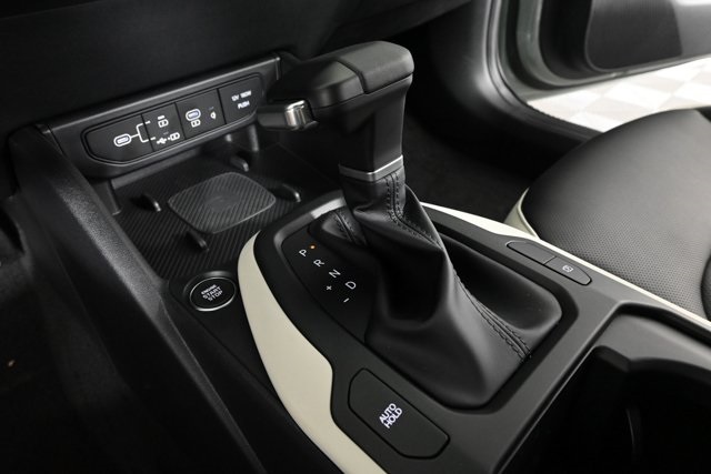 2025 Kia K4 GT-Line photo 16