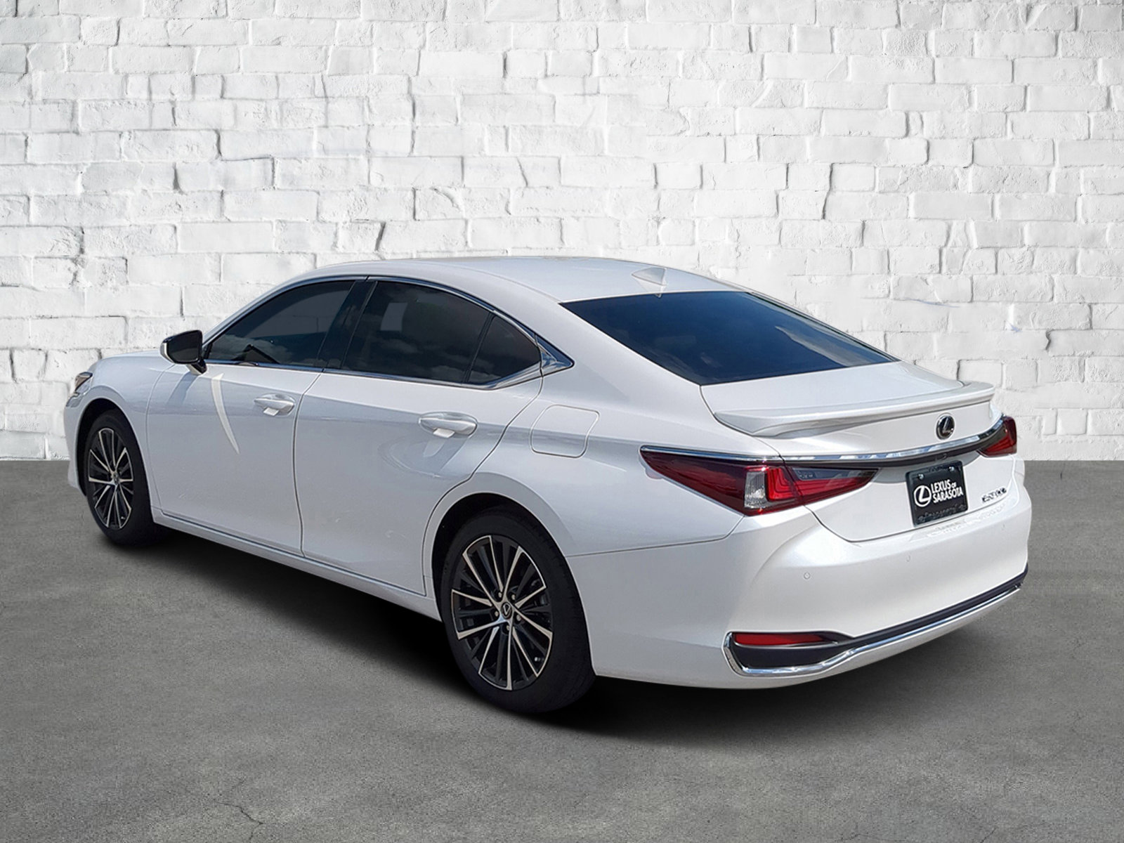 2025 Lexus ES 300h photo 6