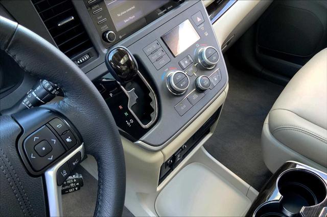 2020 Toyota Sienna XLE photo 14
