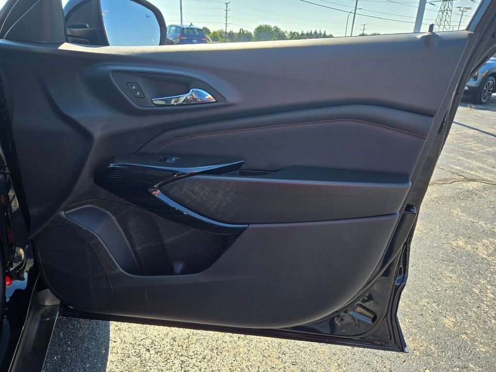 2025 Chevrolet Trax photo 3