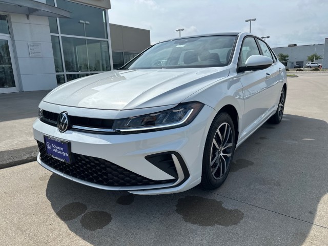 2025 Volkswagen Jetta SE photo 3